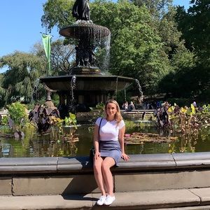 Meet your Posher, Laura